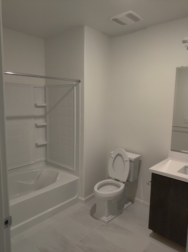 guest bath - 241 Llano De Los Robles Ave