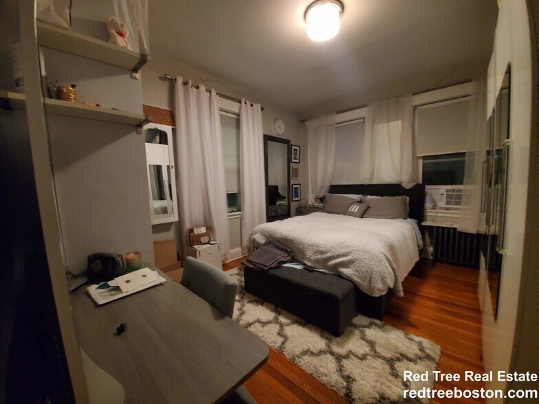 Building Photo - 76 Strathmore Rd