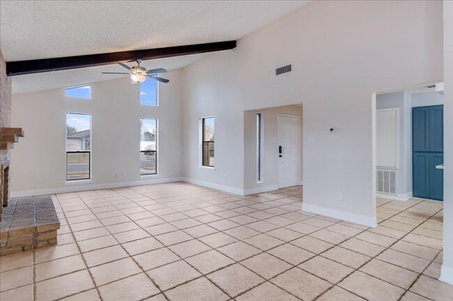 Building Photo - 985 Crossbill St