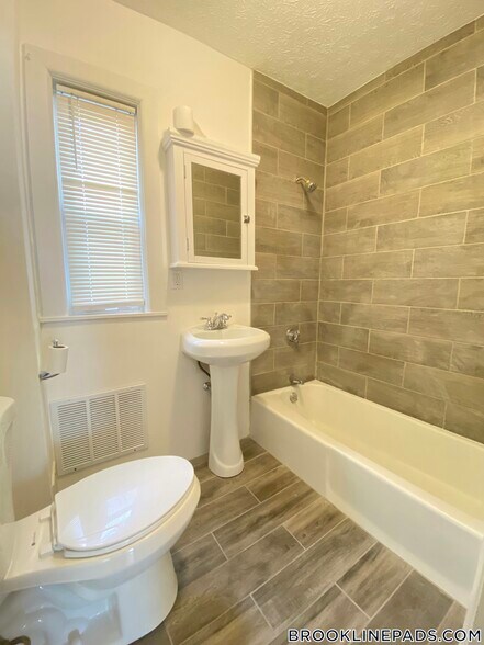 Building Photo - 258 Cypress St