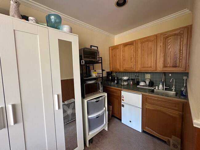 Building Photo - Studio Home in Desirable West Menlo Park- Walk to Downtown