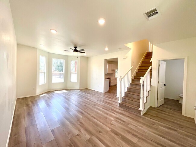 Building Photo - 1202 Mystic Dr