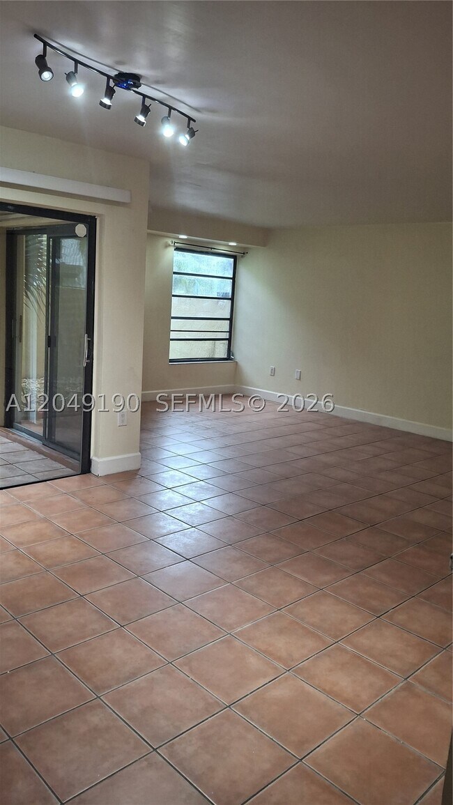 Building Photo - 9255 SW 125th Ave