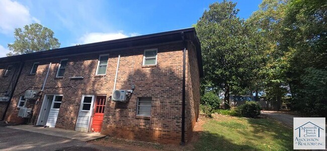 Building Photo - 45 Infinity Dr