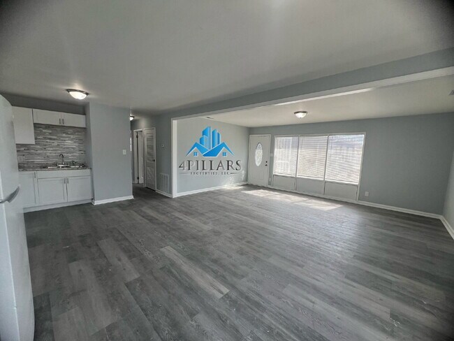 Building Photo - "Beautiful 3-Bedroom Home with Ample Storage in Hammond, IN!"