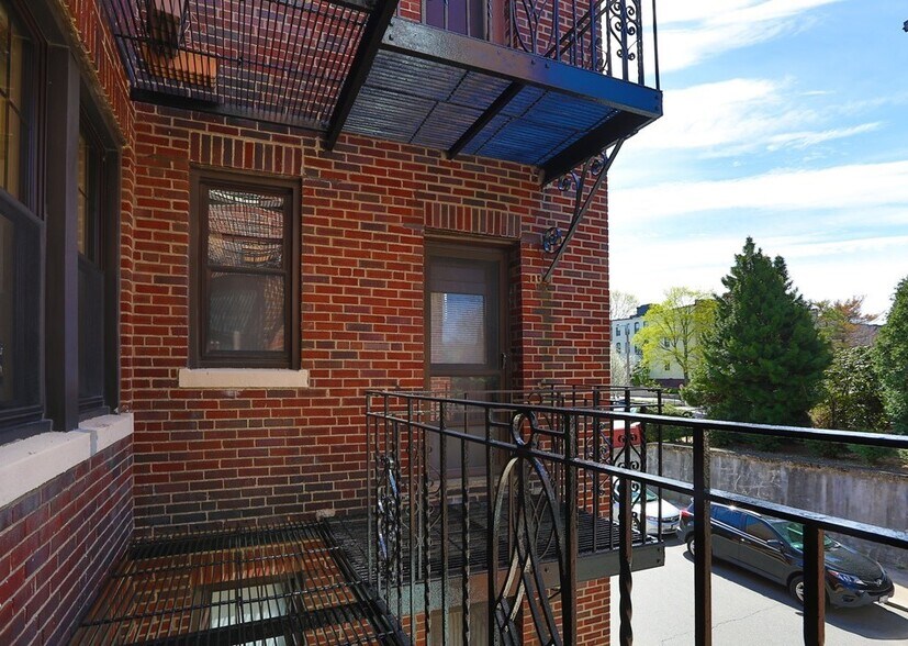 Building Photo - 189 Chestnut Hill Ave