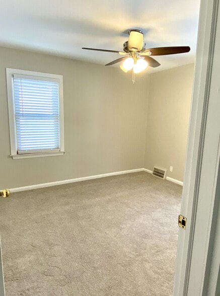 Building Photo - 1316 N Vermont Ave