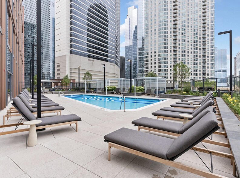 Building Photo - 345 N Canal St