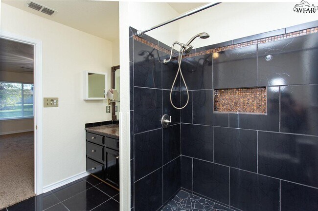 Building Photo - 1217 Sun Valley Dr