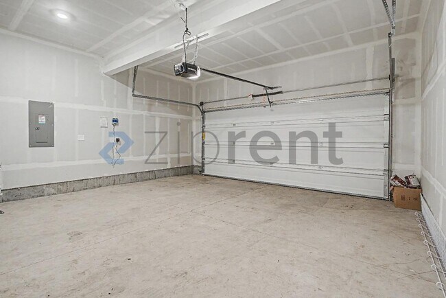 Building Photo - 555 Stoller St