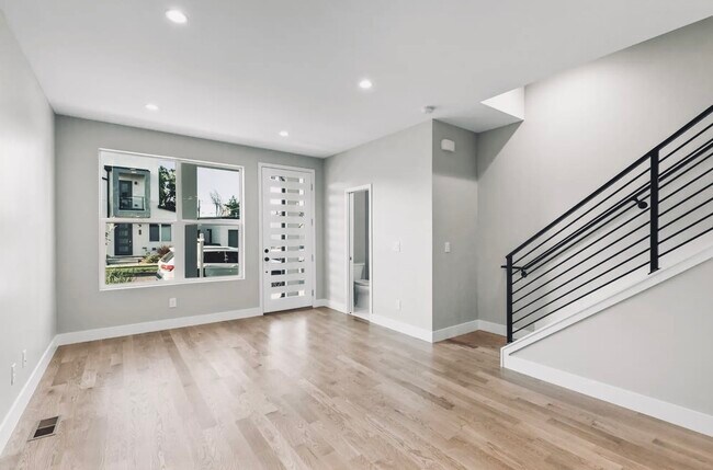 Building Photo - 4270 W 13th Ave