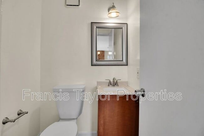 Building Photo - 2053 Habero Dr