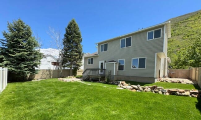 Building Photo - Gorgeous Four Bedroom Home, 2600 sq. ft., ...
