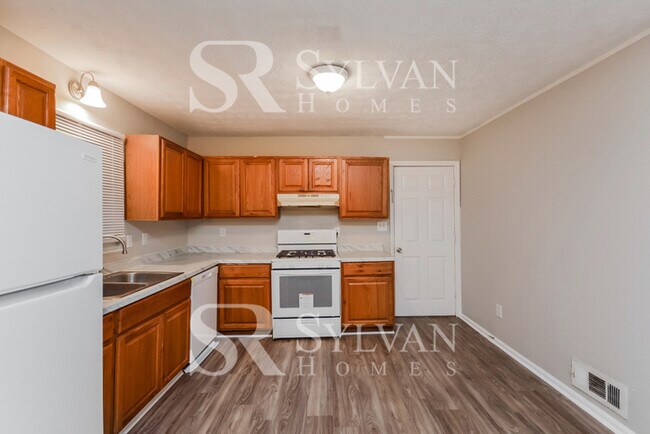 Building Photo - The living is easy in this 3 bedroom, 2 ba...
