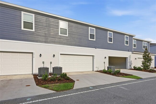 Building Photo - 6917 Five Oaks Dr
