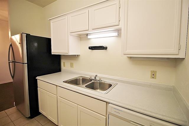 Building Photo - 9600 Royal Ln