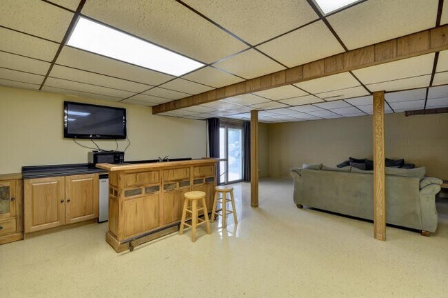 Building Photo - Spacious 4-Bedroom Home with Attached Garage in Salem Lakes