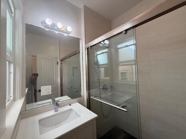 Building Photo - Newly Renovated Upper Unit – Bright 3BD / 1.5BA