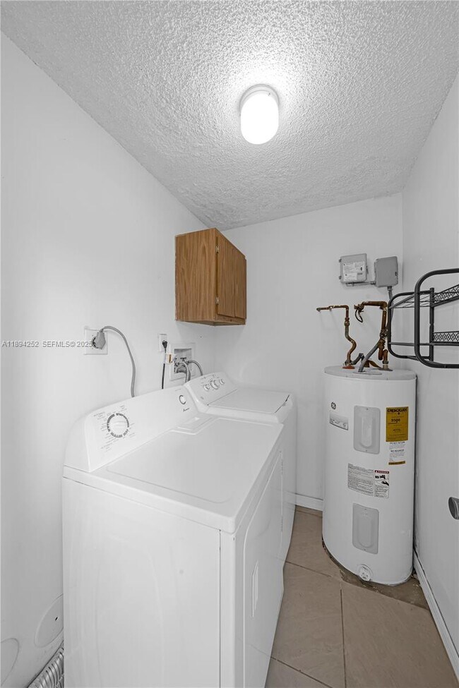 Building Photo - 15070 SW 49th Ln