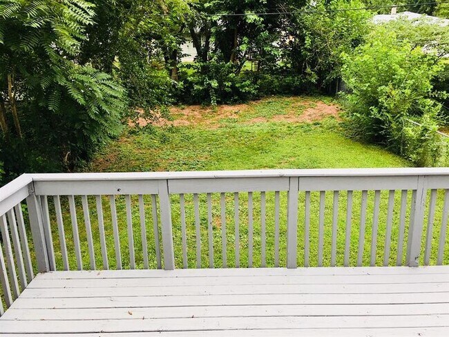 Building Photo - 5624 Lake St