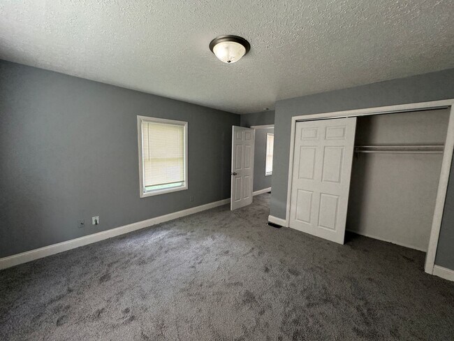 Building Photo - 712 Melvenia St