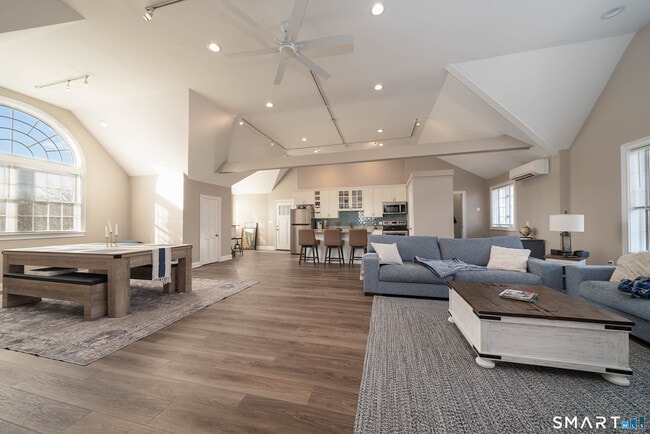 Building Photo - 50 York St