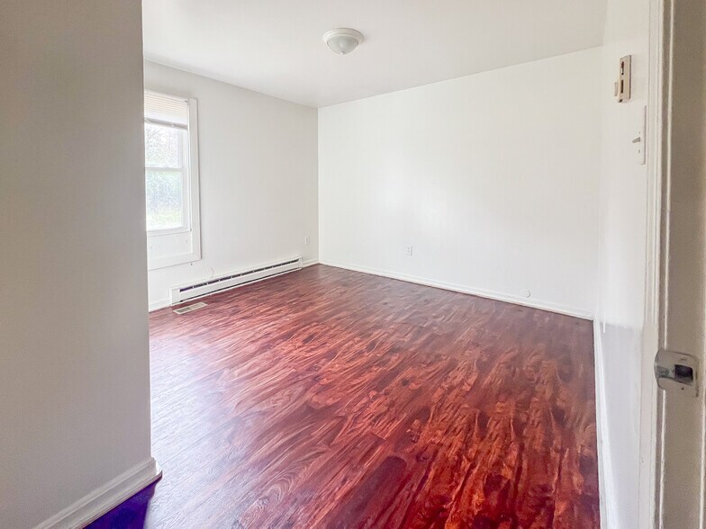 Building Photo - 496 Lancaster Creek Dr