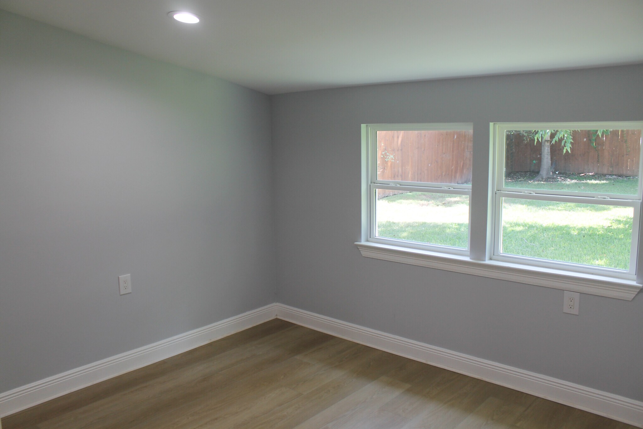 Building Photo - 2133 Generes Dr