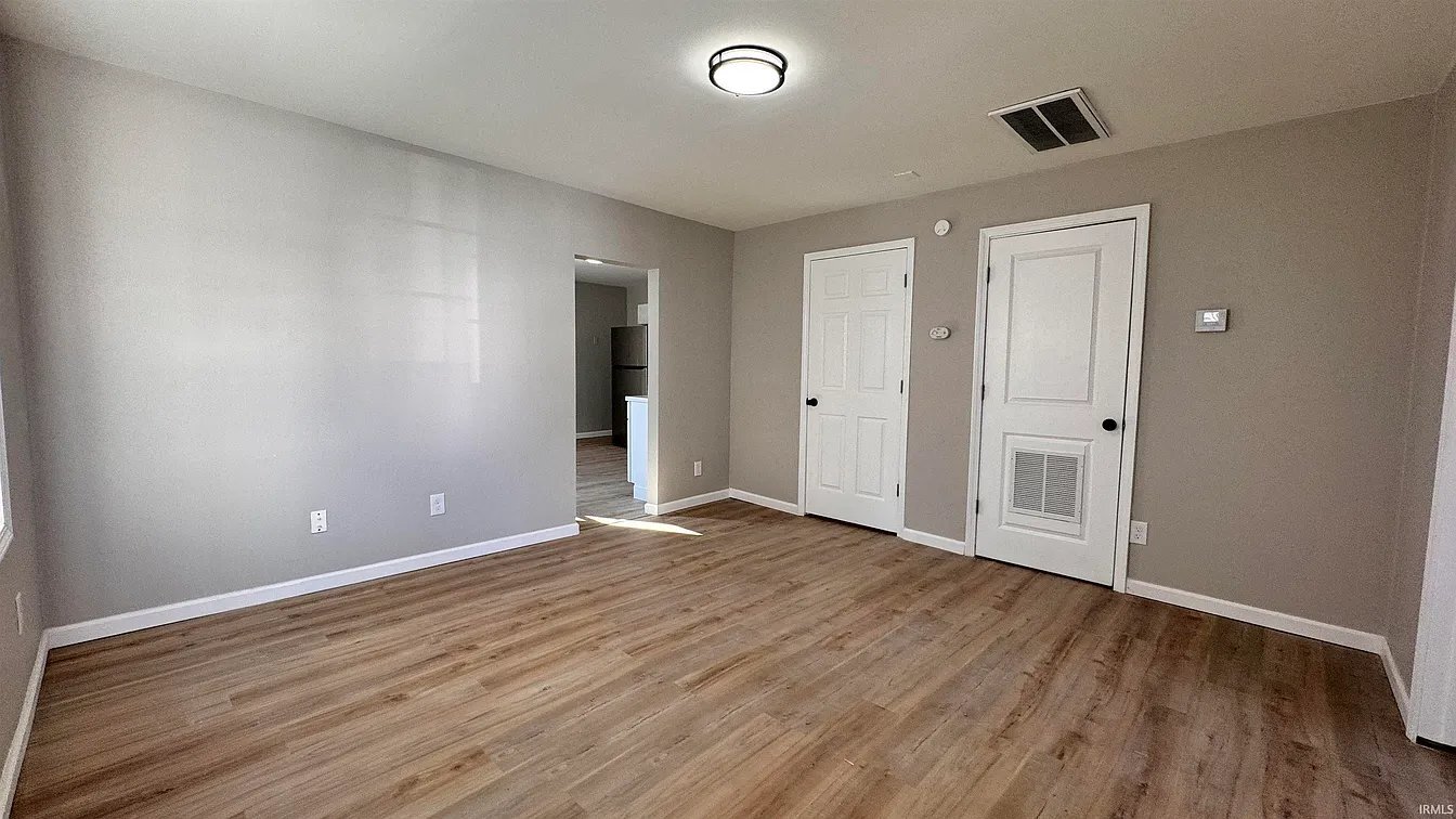 Building Photo - 217 E Oregon St