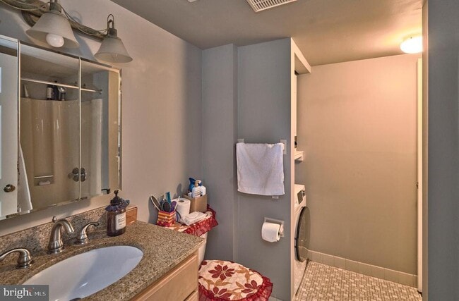 Building Photo - 61 Hermitage Dr