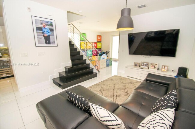 Building Photo - 6320 NW 104th Path