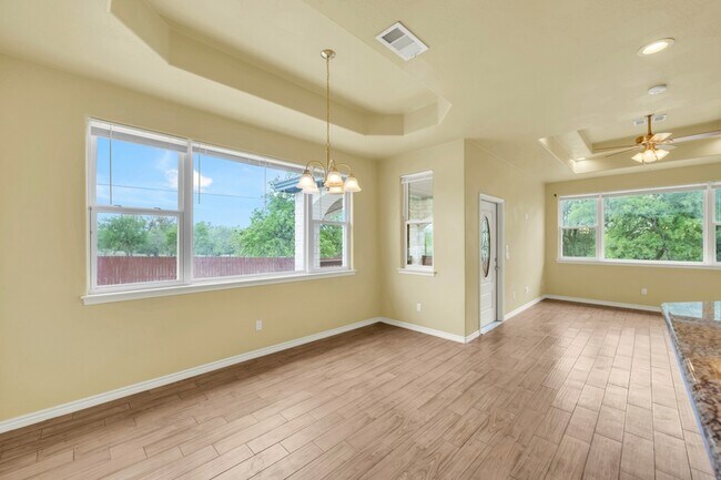 Building Photo - 623 Skyline Dr