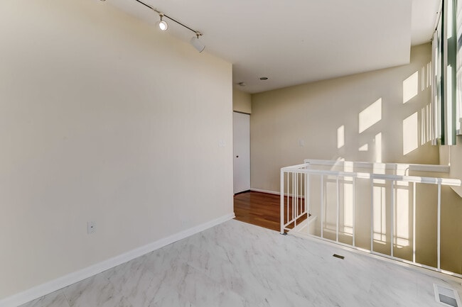 Building Photo - 138 Welcome Aly