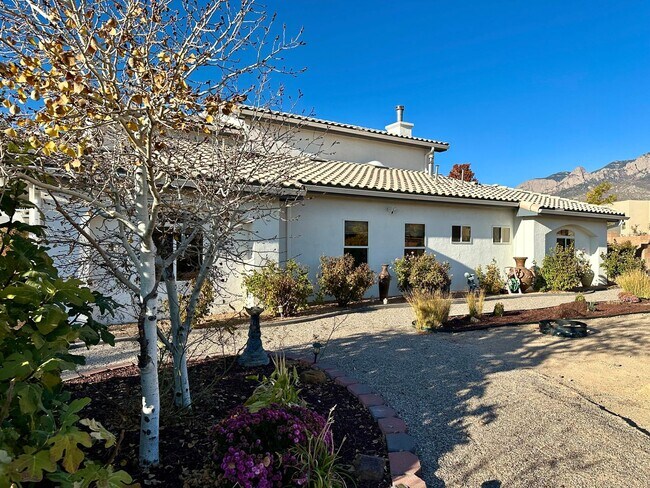 Building Photo - Move in Special Luxury 4 bedroom 4.5 bathr...