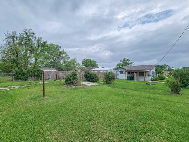 Building Photo - 409 N Parrish St