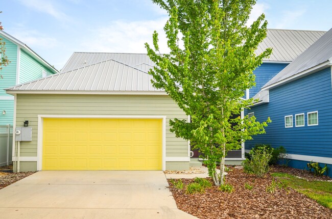 Building Photo - Gorgeous remodeled 3-bedroom, 2.5 bath hom...