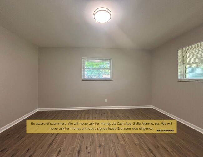 Building Photo - 1118 Soria St