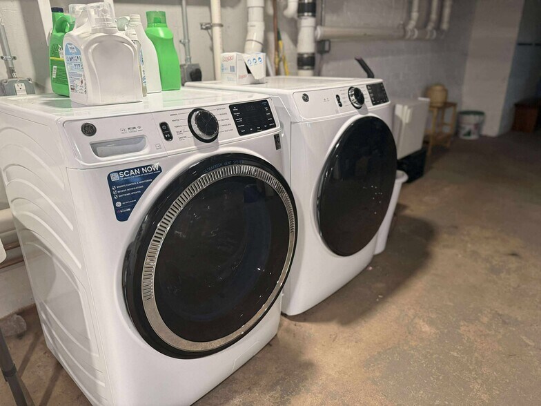 Shared Laundry (Free) - 60 Starr St