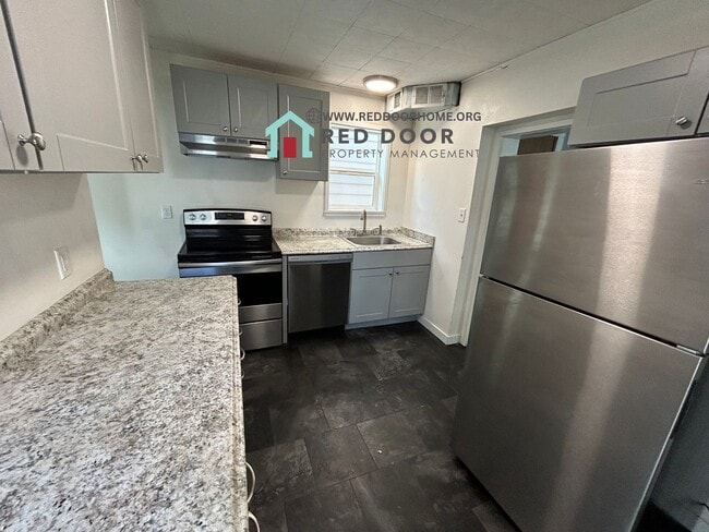 Building Photo - Spacious 2 Bed, 1 Bath Apartment – $1,100/...