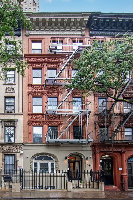 Building Photo - 314 W 51st St