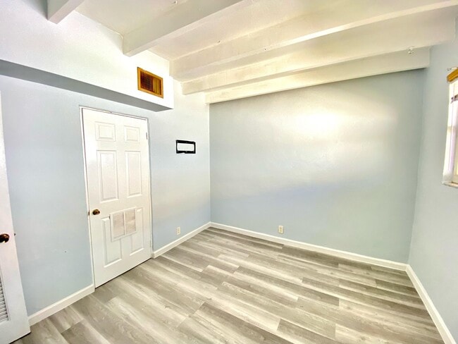 Building Photo - 527 48th St