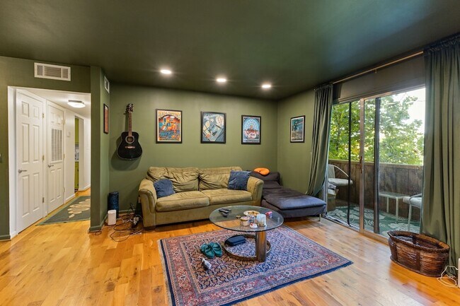 Building Photo - 515 Basswood Ave