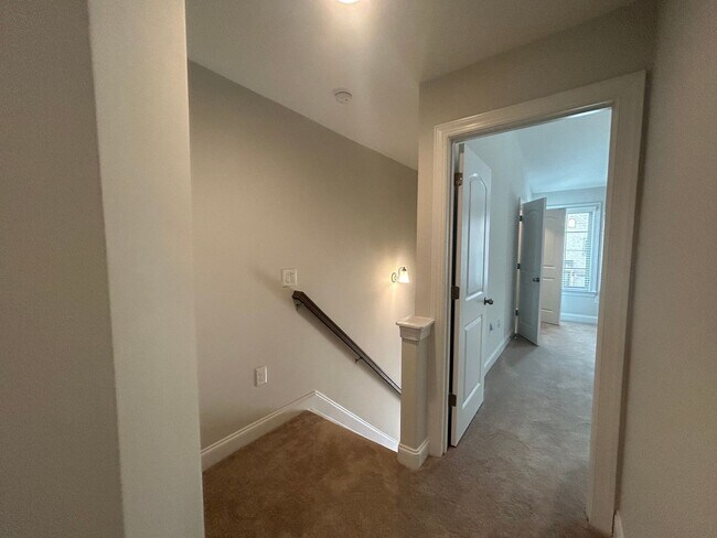 Building Photo - Like NEW Luxury 2-story townhome 2 bedrooms and 2.5 baths + Flex room + 1 car garage in High Point
