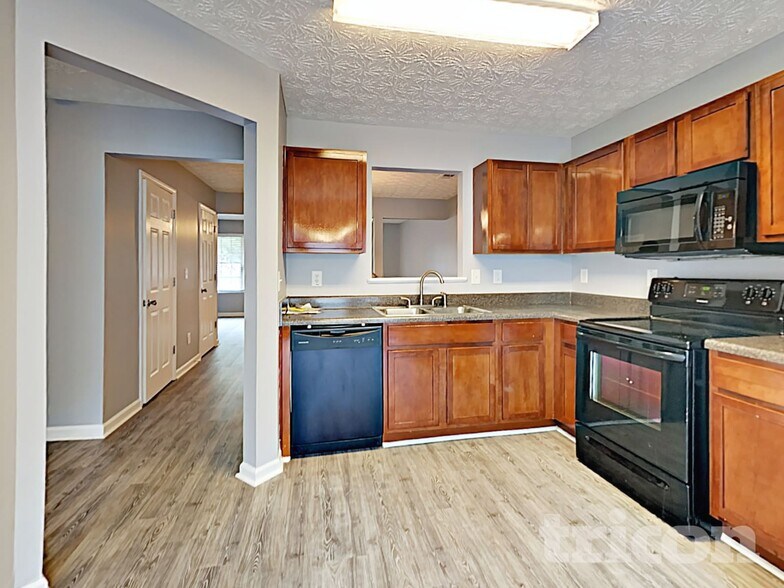 Building Photo - 418 Whippet St