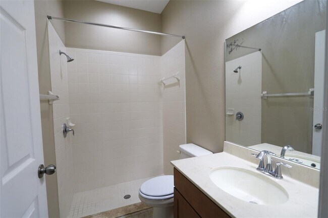 Building Photo - 1208 Oakcrest Dr