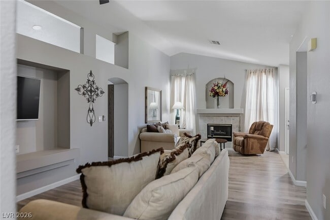 Building Photo - 833 Glitter Glen Ct