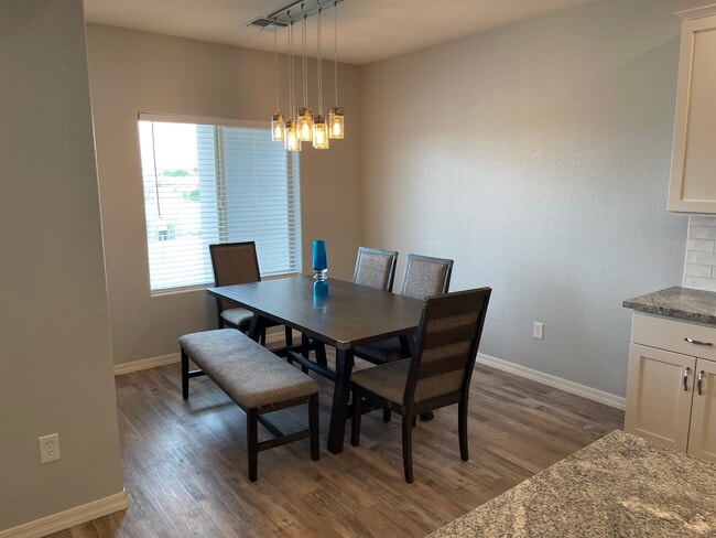 Building Photo - 5879 Desert Lakes Dr