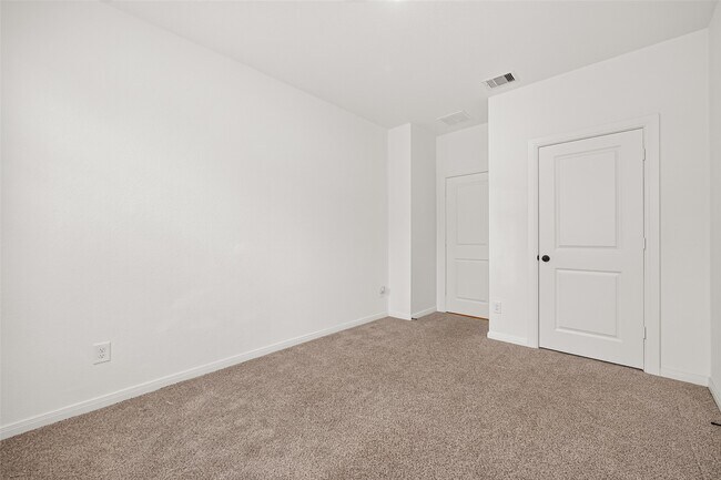 Building Photo - 453 Embden Rim Dr