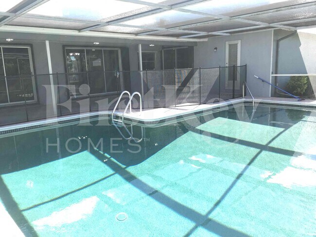 Building Photo - 3922 SE 2nd Ave