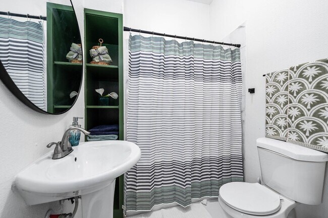 Building Photo - 3412 Ave S